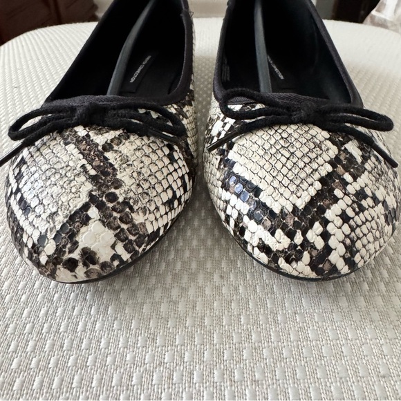 FRENCH CONNECTION Diana Snake black white Printed Flats size 6 NWT - Picture 3 of 9